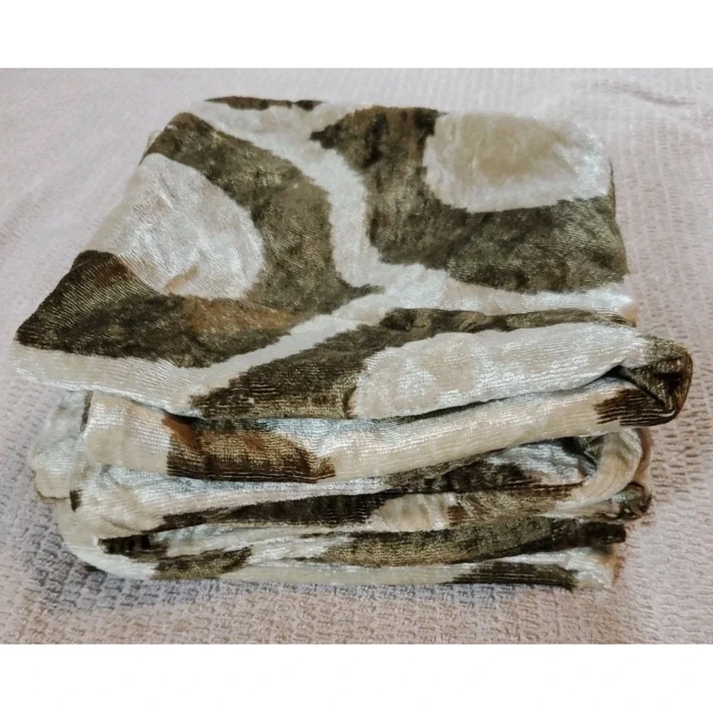 Pottery Barn Throw Pillow Shams Set Of 4‎  Geometric Olive & Beige Velvet 18x18